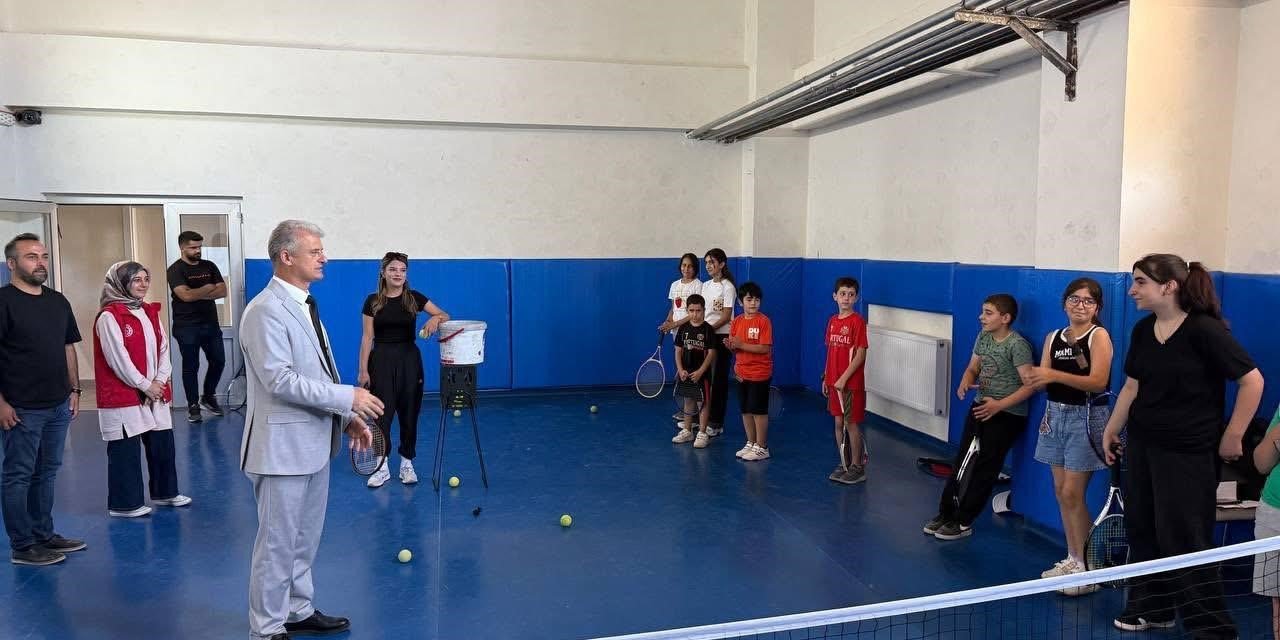 Varto’daki spor tesisleri gençlerle doluyor