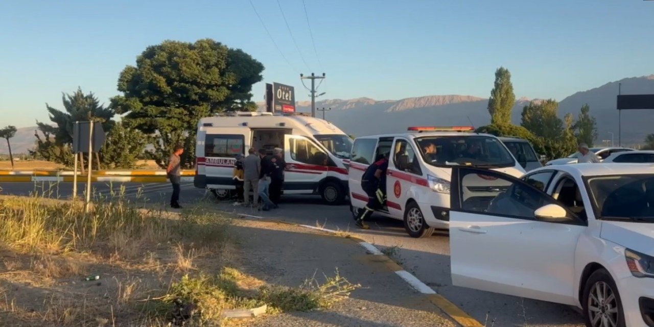 Erzincan’da iki otomobil çarpıştı: 2 kişi yaralandı