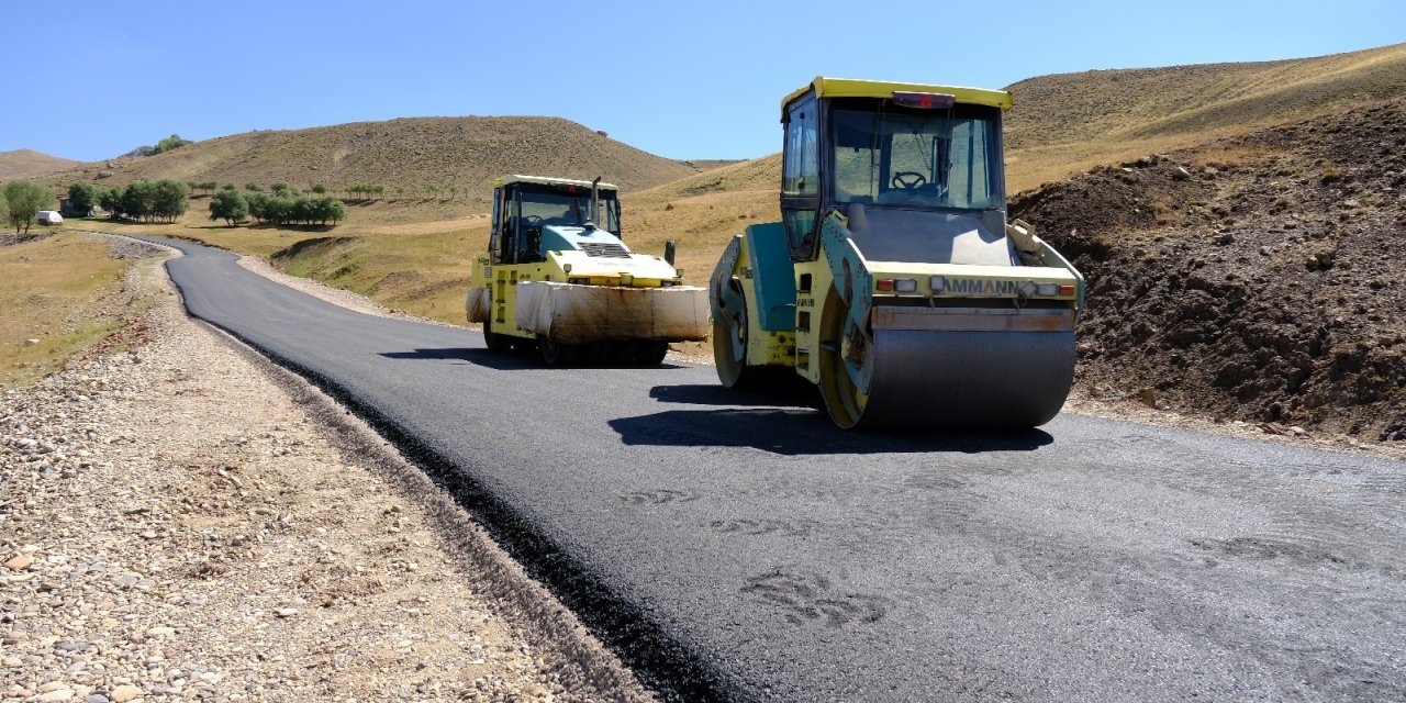 Taşlıçay’da asfalt serim çalışmaları sona erdi