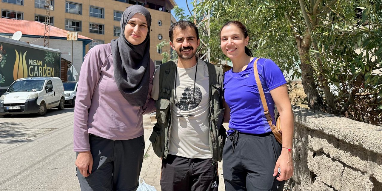 Filistinli iki gezgin kadın Yüksekova’da: “Doğası kadar insanı da çok güzel”