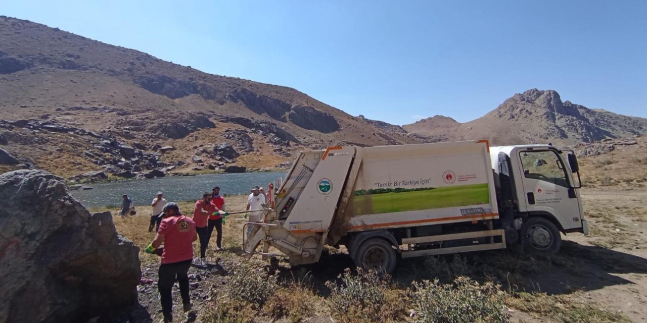 Esendere Belediyesi'nden gönüllerle beraber çevre temizliği yaptı