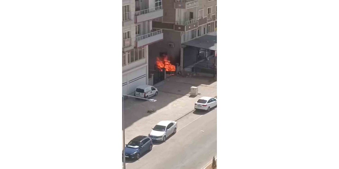 Mardin’de apartman girişinde çıkan yangın kontrol altına alındı