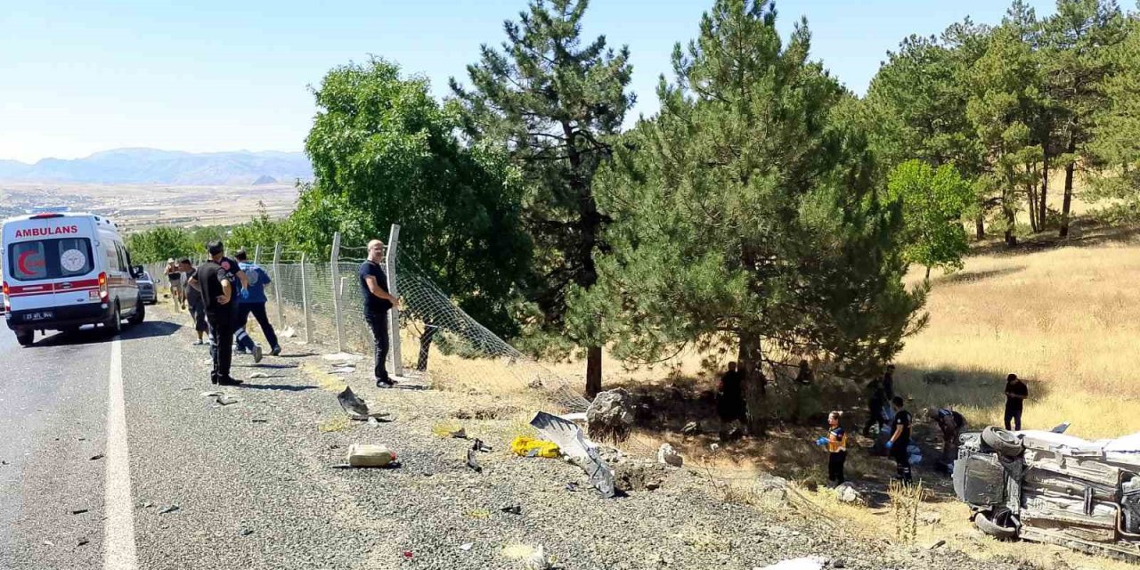 Elazığ’da hafif ticari araç şarampole uçtu