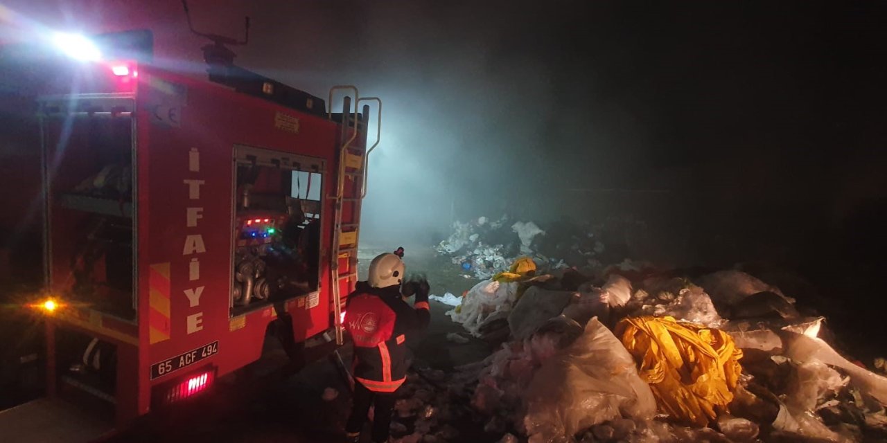 Çöp toplama merkezinde yangın çıktı