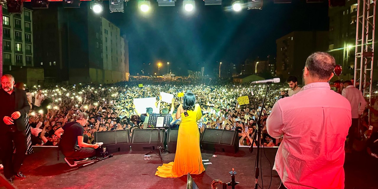 Yüksekova’da Rojda konserine yoğun ilgi