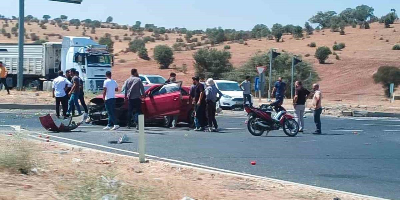 Mardin’de tır ile otomobil çarpıştı