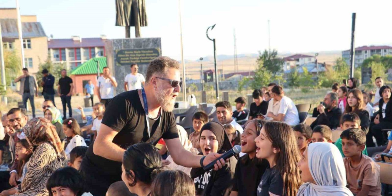 Karayazı’da gezici sinema ve açık hava konseri