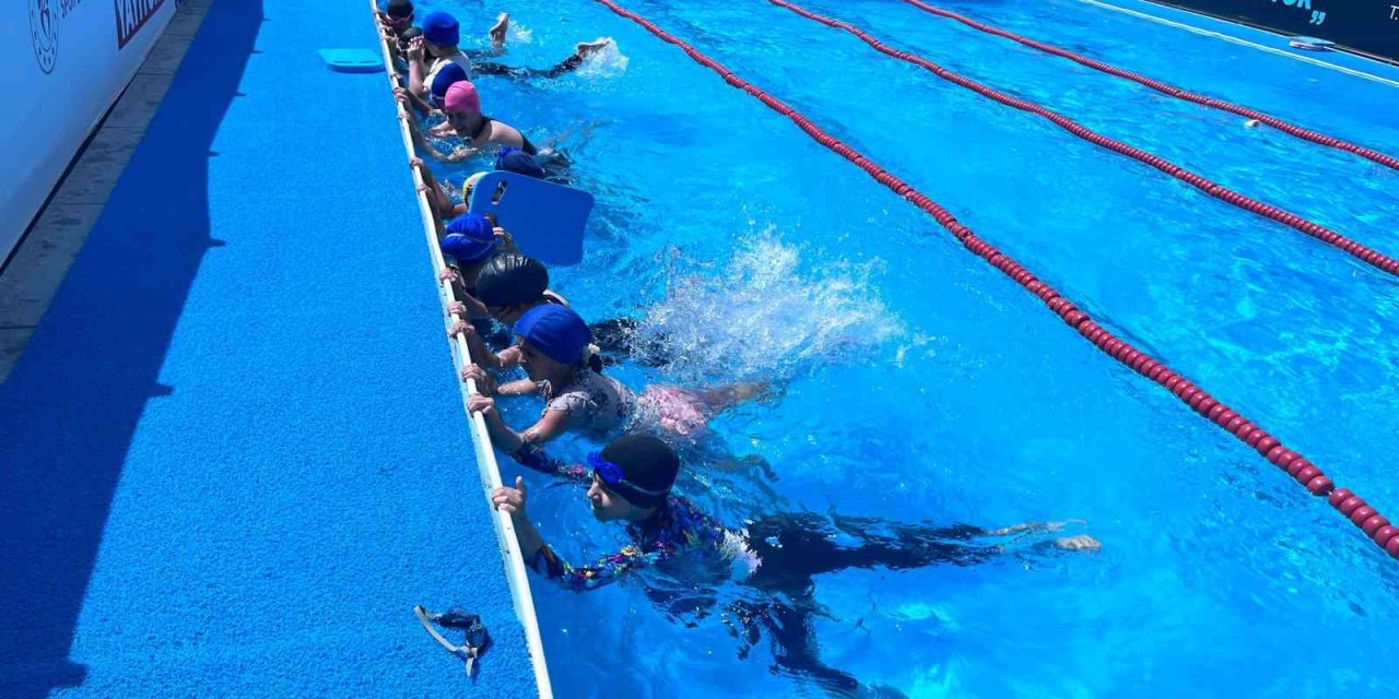 Erzincan'ın Tercan ilçesinde yüzme kursu açıldı