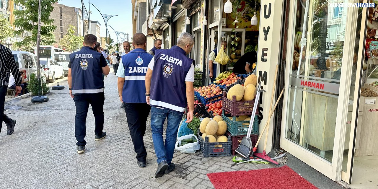 Yüksekova’da zabıta ekiplerinden kaldırım işgali ve servis denetimi