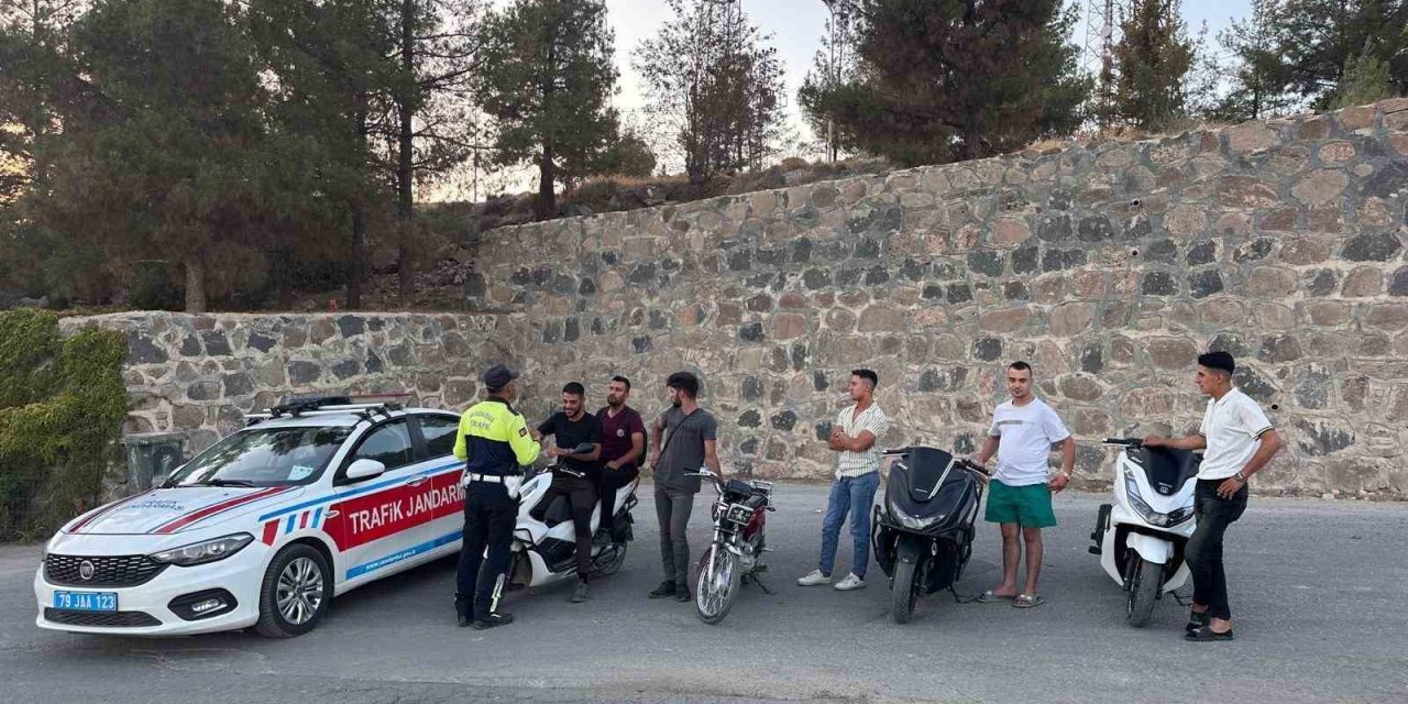 Kilis’te jandarmadan motosiklet sürücülerine eğitim