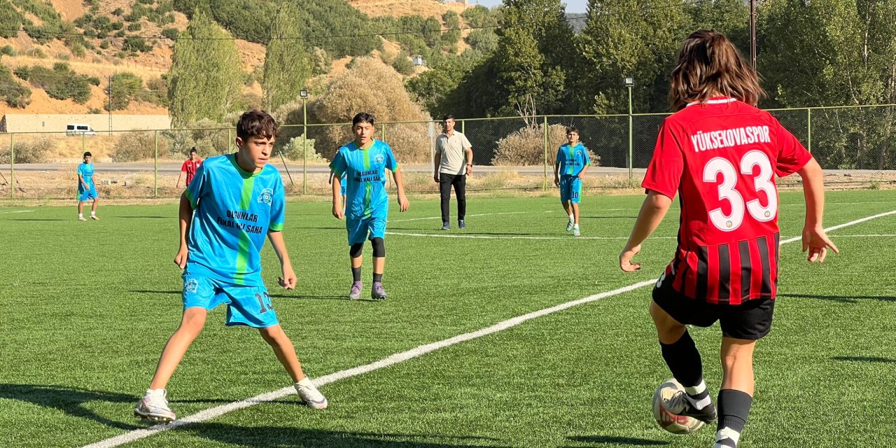 Yüksekova Kadın Futbol Takımı, Şemdinli’de hazırlık maçını 2-0 kazandı