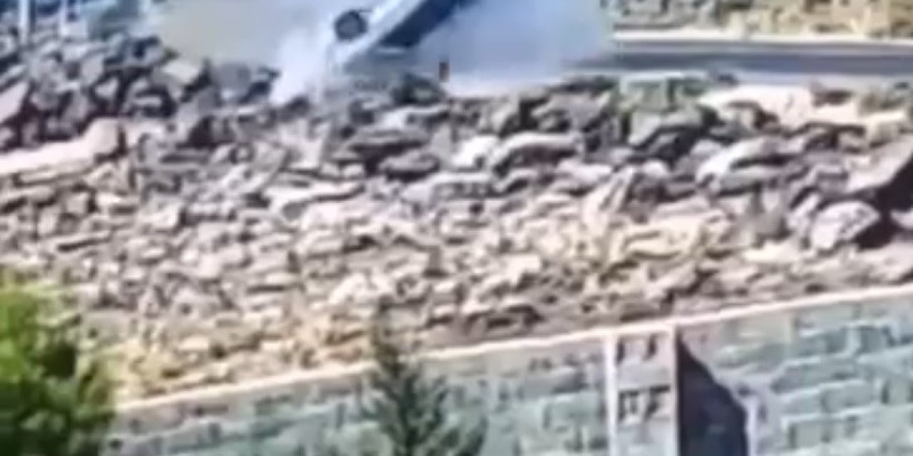 Kayalıklara çarpan otomobilin devrilme anı kameralarda