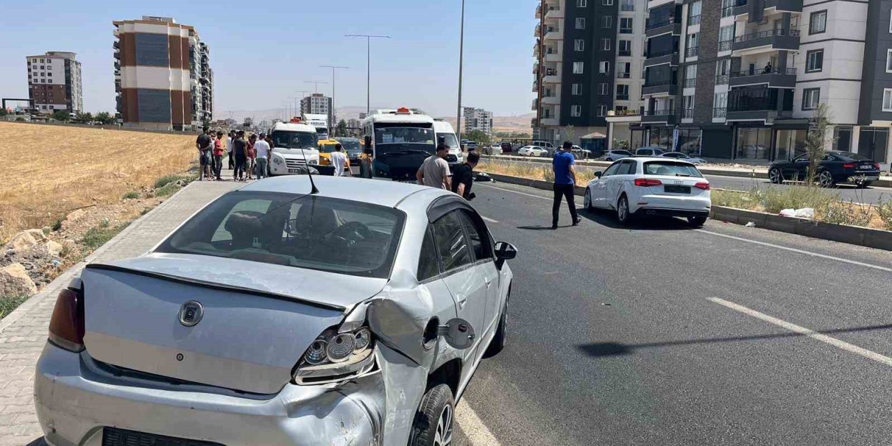 Batman’da zincirleme kaza: 2 kişi yaralandı