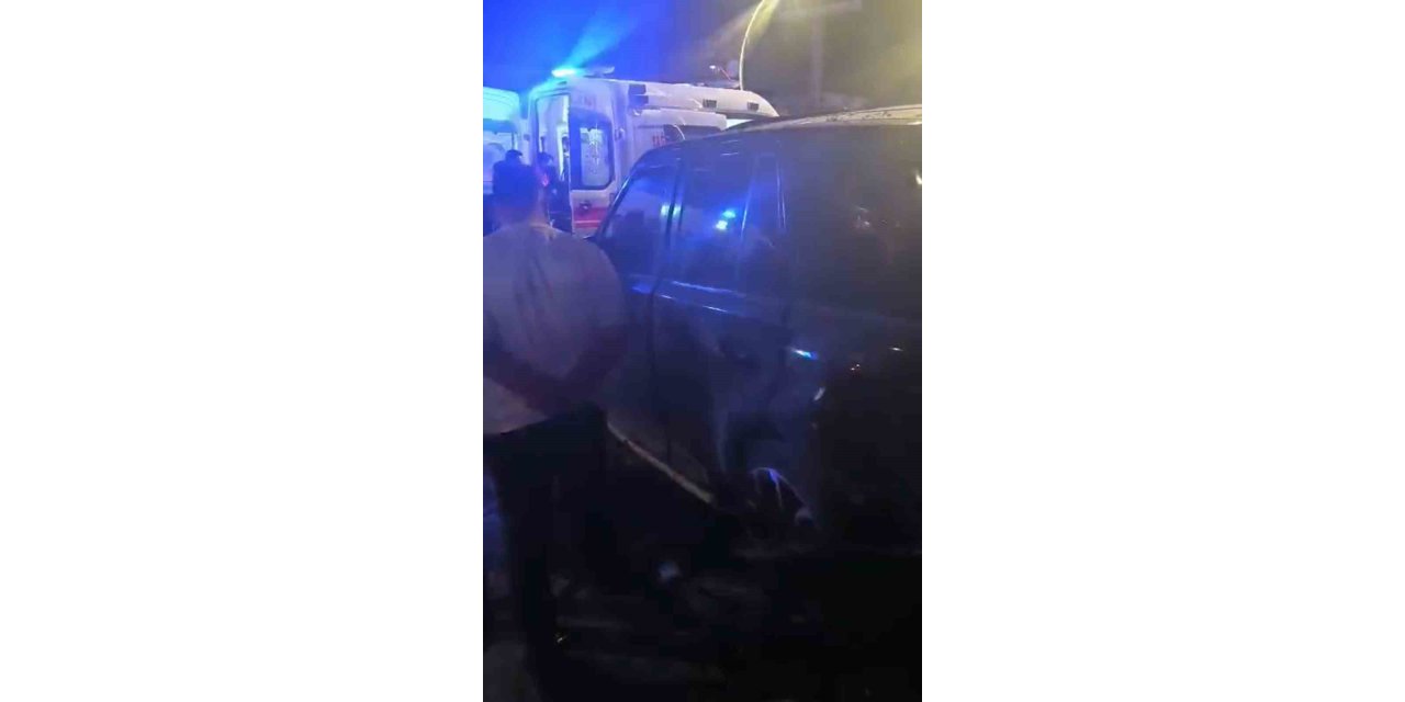 Van'da otomobil park halindeki cipe çarptı: 1 yaralı