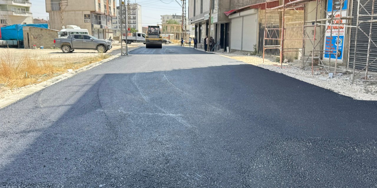 Yüksekova Belediyesi Güngör Mahallesinde asfalt çalışması başlattı