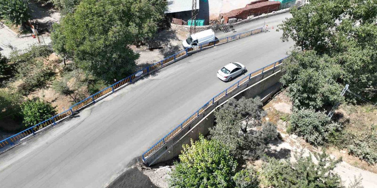 Konak Mahallesi’nde depremde zarar gören köprü ve yol onarıldı