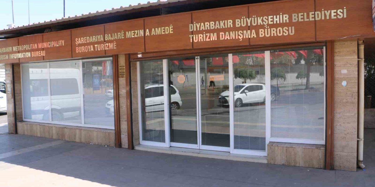 Diyarbakır Kültür ve Turizm Şube Müdürlüğü ücretsiz ‘Kent Rehberi’ kitapçığı hizmeti veriyor