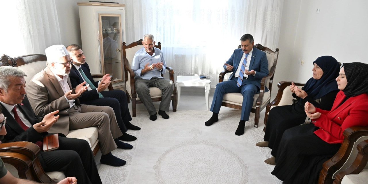 Vali Çiftçi şehit ailesini ziyaret etti