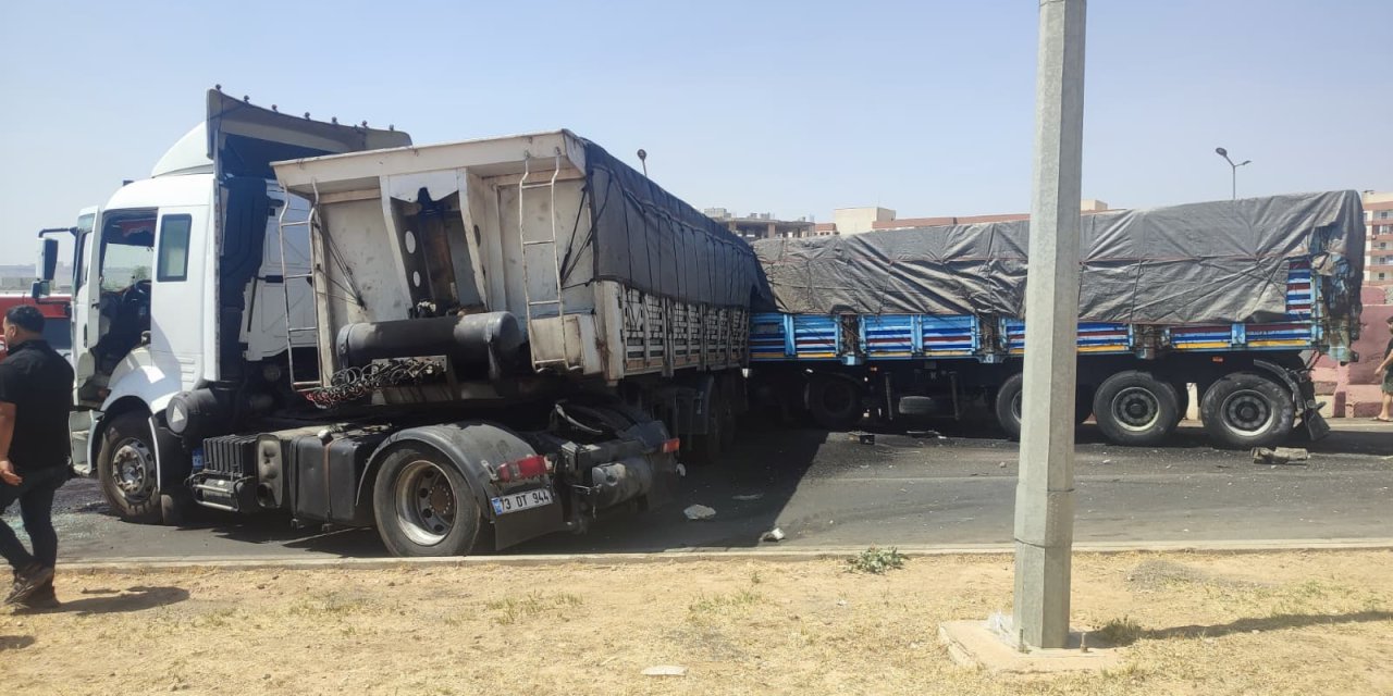 Şırnak’ta kardeşlerin kullandığı TIR'lar çarpıştı; 1 kişi öldü