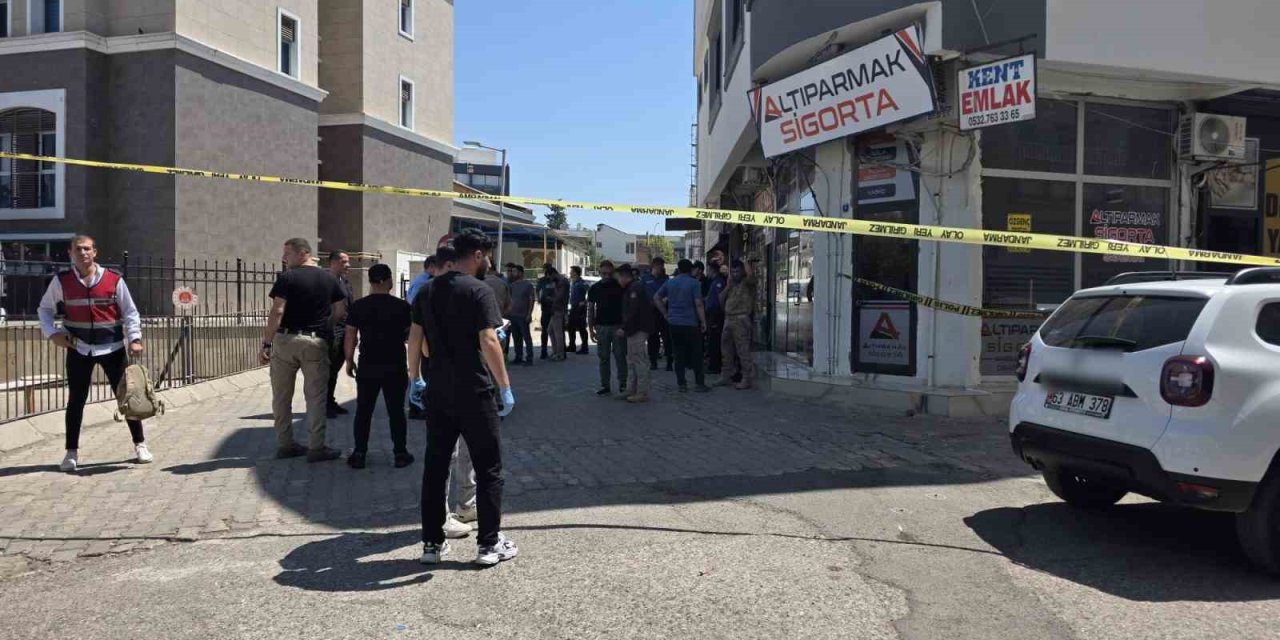 Adliyeden çıkarılan zanlılara silahlı saldırıda 2 yaralı