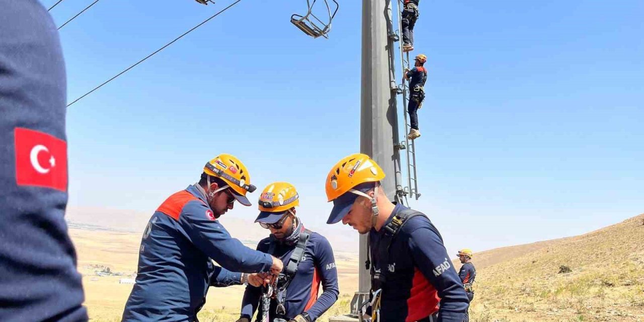 Van’da AFAD ekiplerine teleferik ve telesiyejden eğitim