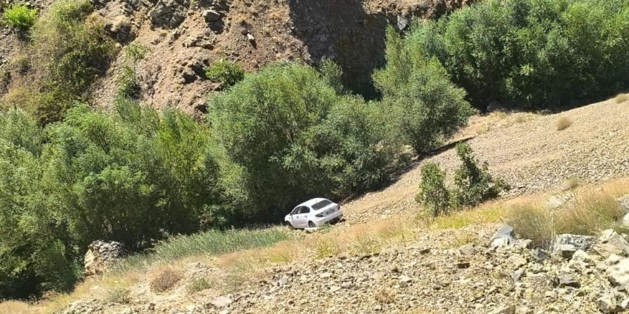İçerisinde 4 İtalyalının bulunduğu araba uçuruma yuvarlandı: 4 yaralı