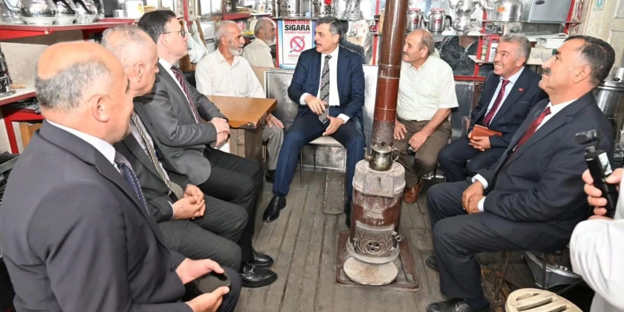 Vali Çiftçi, Kavaflar çarşısı esnafıyla bir araya geldi