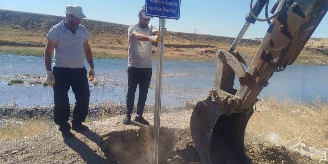 Piknik alanlarının temiz tutulması için 3 dilde uyarı levhaları yerleştirdi