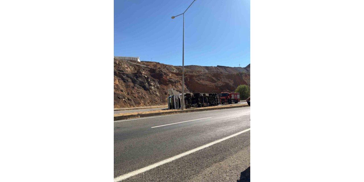 Elazığ’da tır devirildi: 1 yaralı