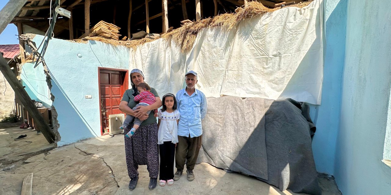 Yüksekova’da yılanların sardığı evde hayat mücadelesi: “Kış gelmeden yeni ev için yardım bekliyoruz”