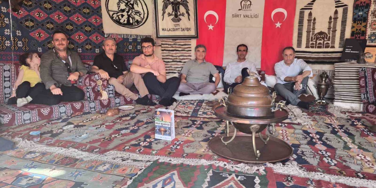 Siirt’in yöresel ürünleri Ahlat’ta ilgi gördü