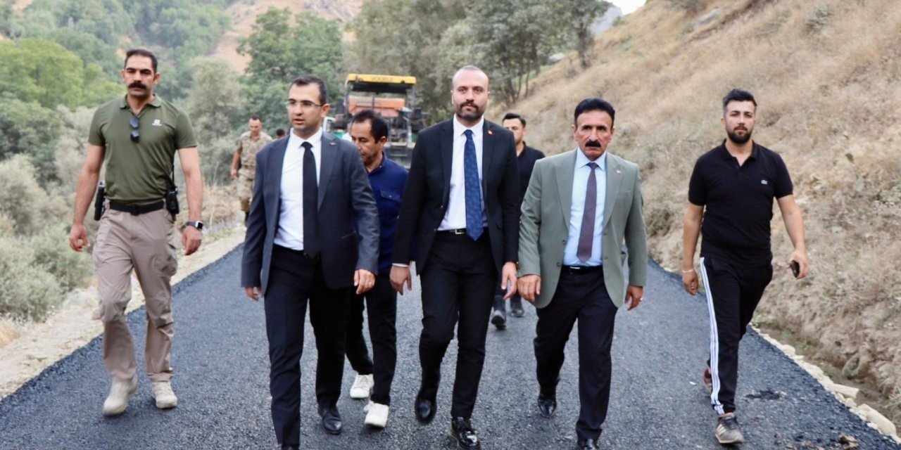 Beytüşşebap Kaymakamı Taşkıran tarafından yol yapım çalışmaları denetlendi