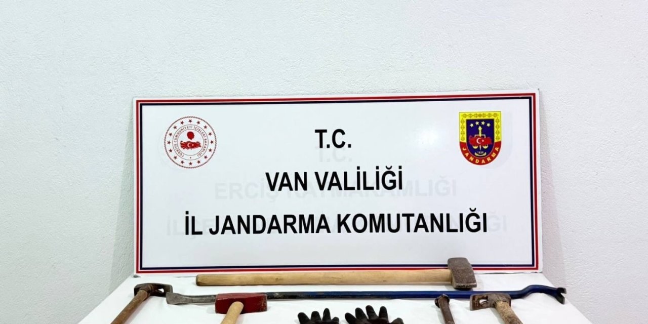 Van’da kaçak kazı yapan 3 kişi cezaevine gönderildi
