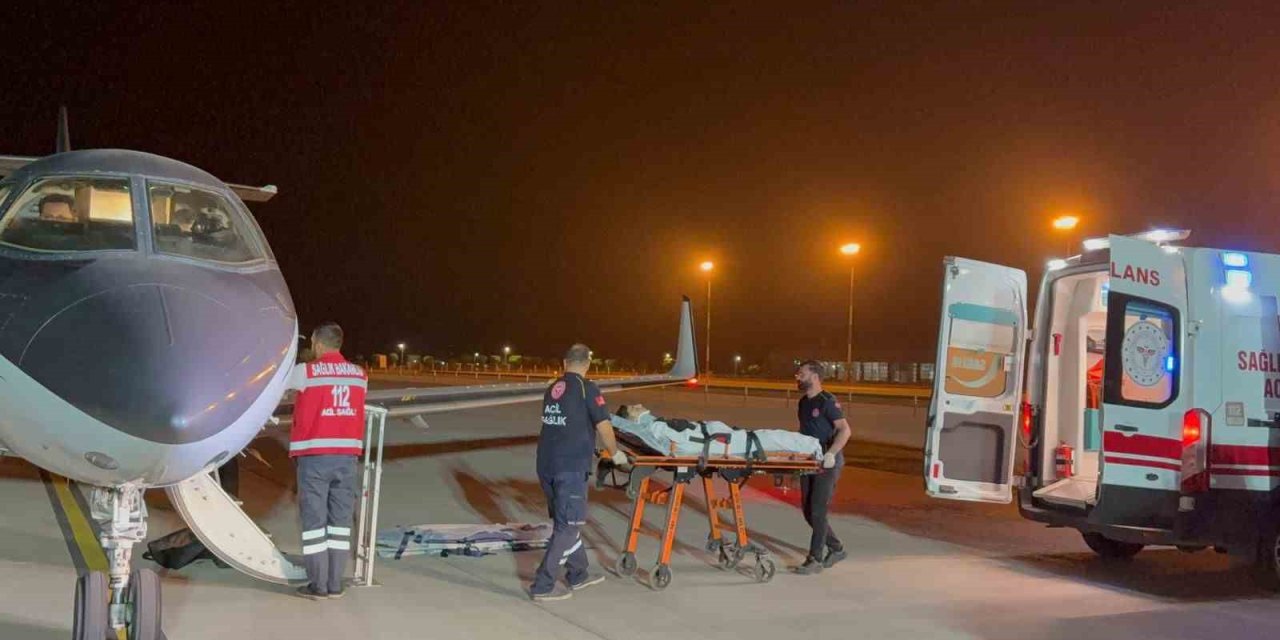 Muş’ta bisiklet sürerken otomobil çarpan çocuk ambulans uçakla Ankara’ya gönderildi