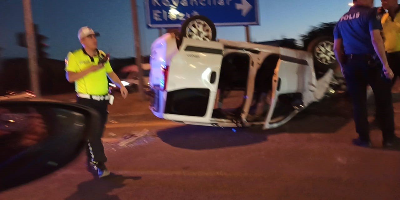 Bingöl’de hafif ticari araç ters döndü: 1kişi yaralandı