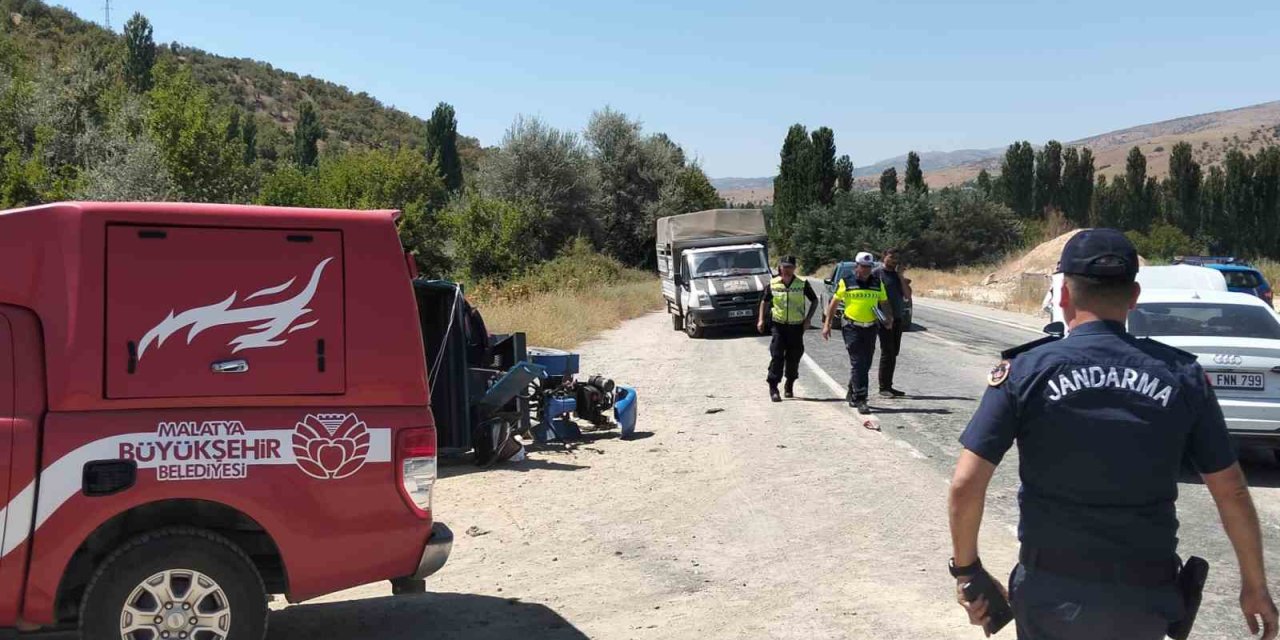 Malatya’da otomobil ile çapa motoru çarpıştı: 3 kişi yaralandı