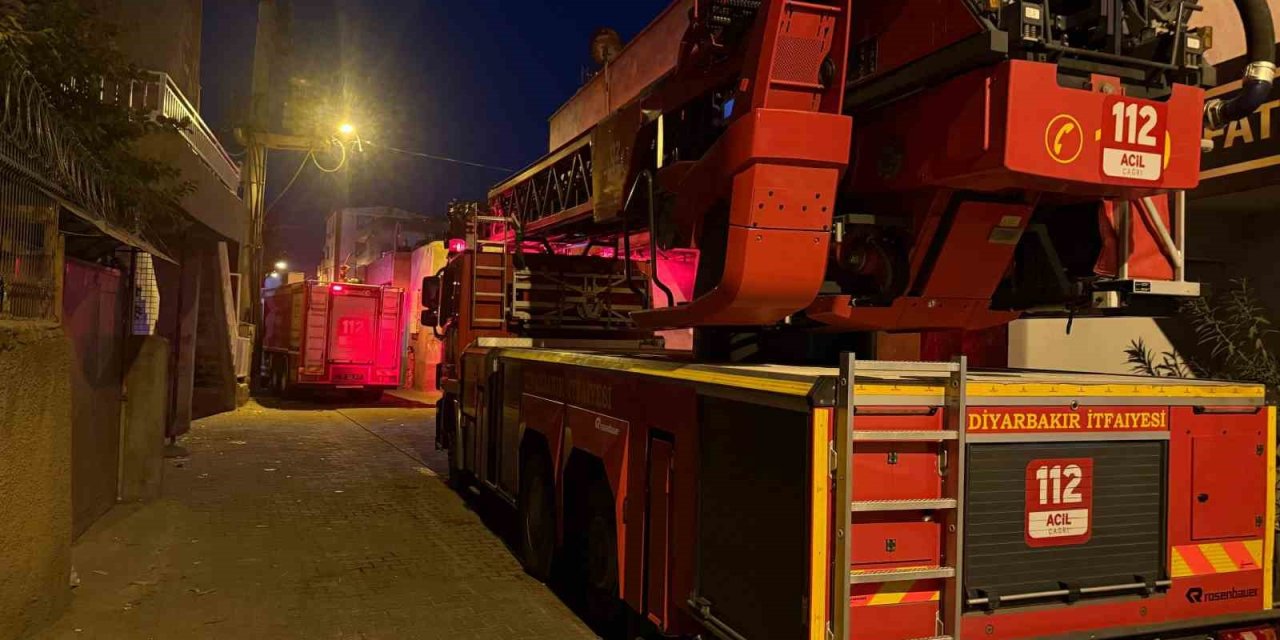 Diyarbakır’da bir evde patlama sonrası yangın çıktı: 1’i ağır 4 kişi yaralandı