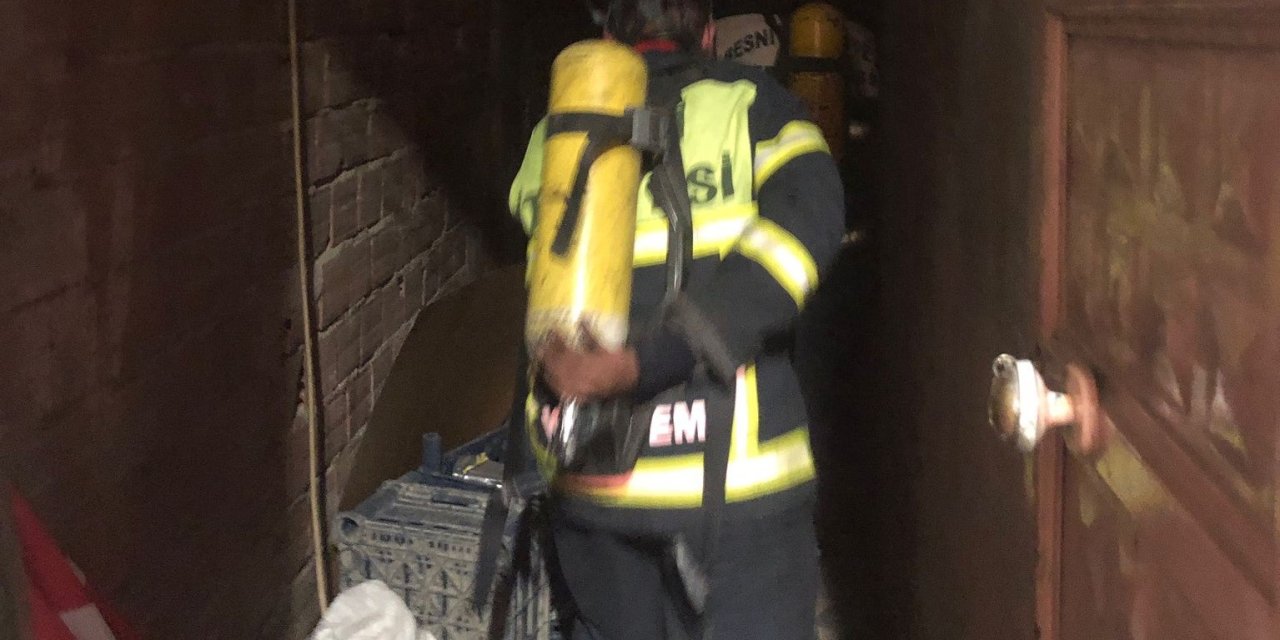 Adıyaman'da iş yeri bodrumunda çıkan yangın korkuttu