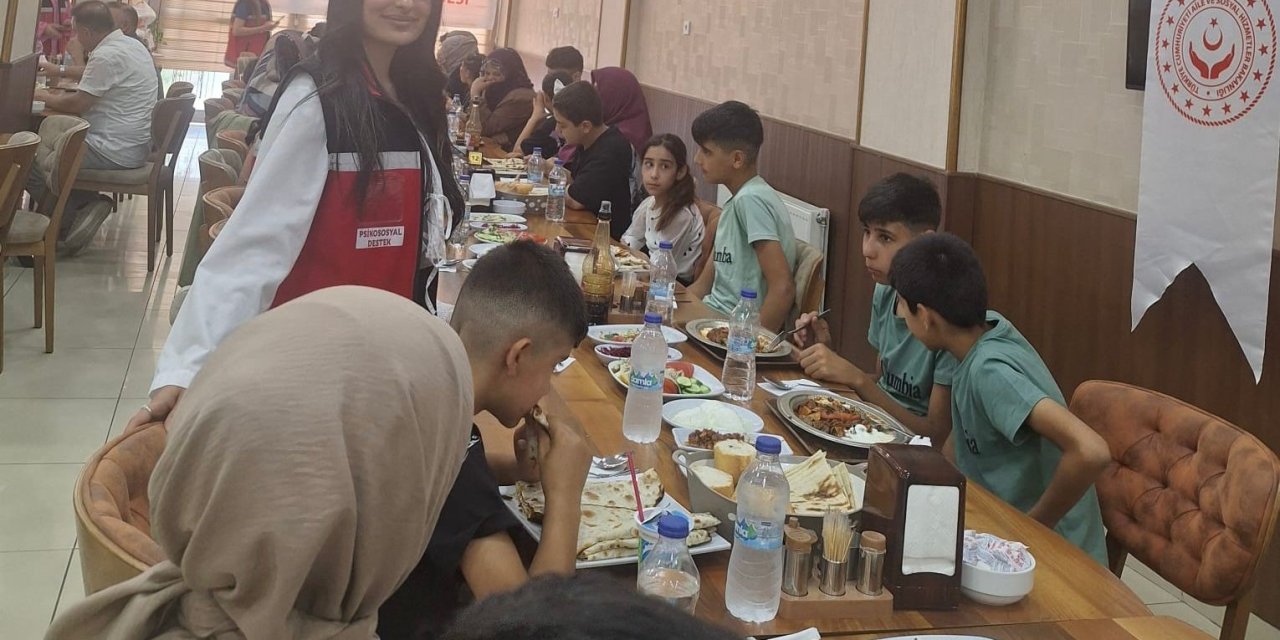 Patnos’ta çocuklarla yemek etkinliği