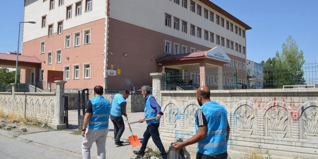 Ağrı'nın Patnos ilçesinde okul düzenleme seferberliği