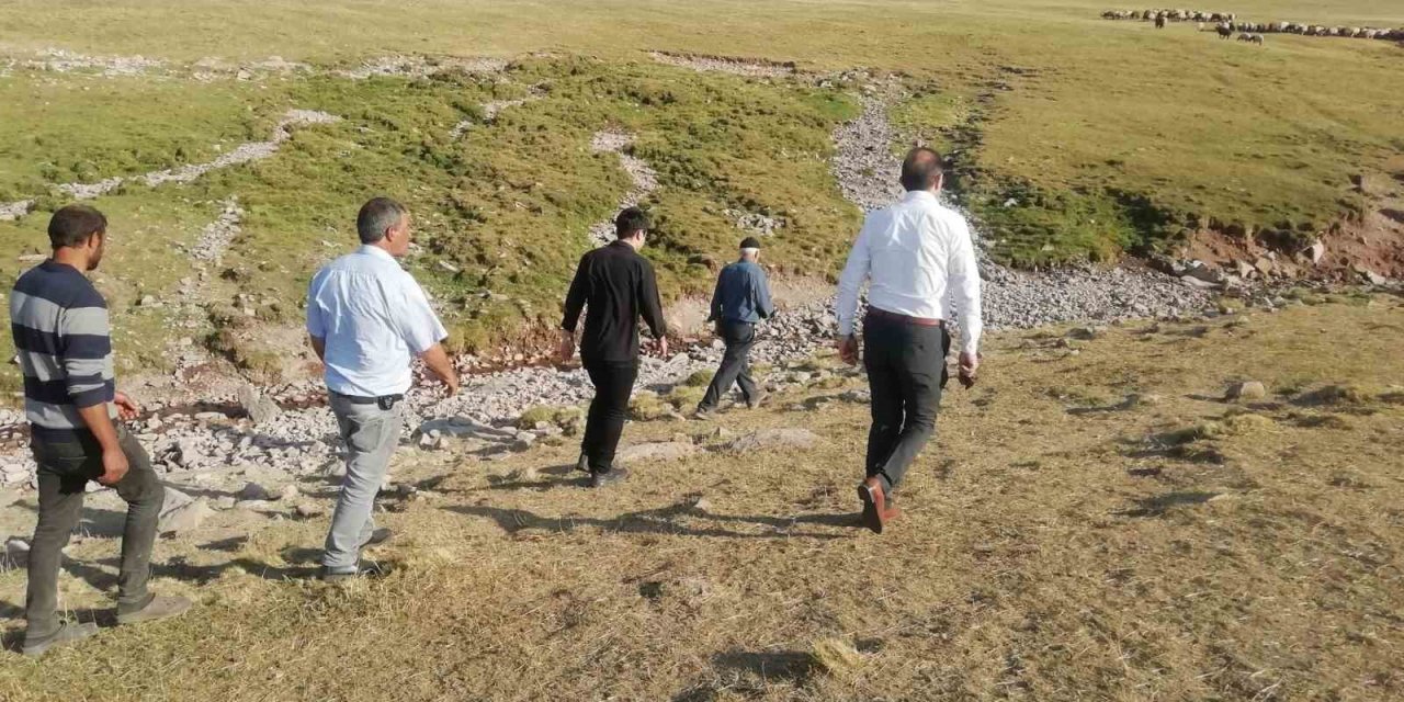 Susuz’da içme suyu isale hattı projesi devam ediyor