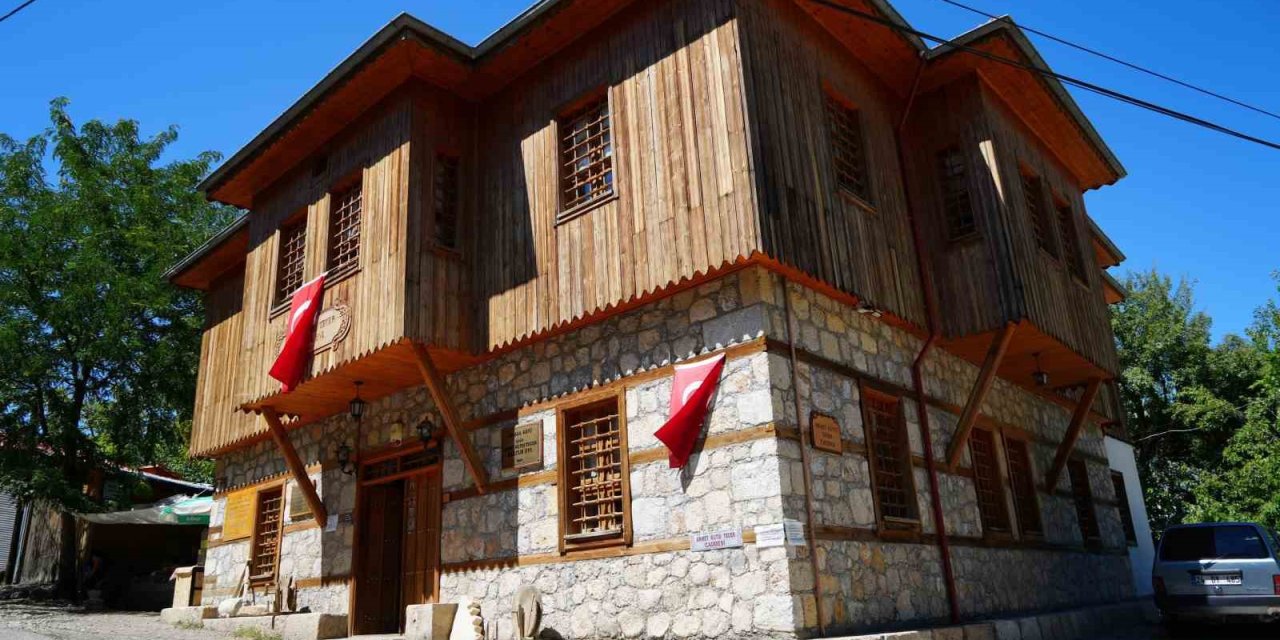 Şair Tecer’in köyü, gezginler ve fotoğraf tutkunlarının ilgisiyle karşılaşıyor