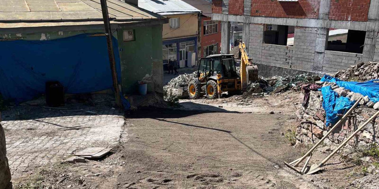 Posof’ta yol yapım çalışmaları devam ediyor