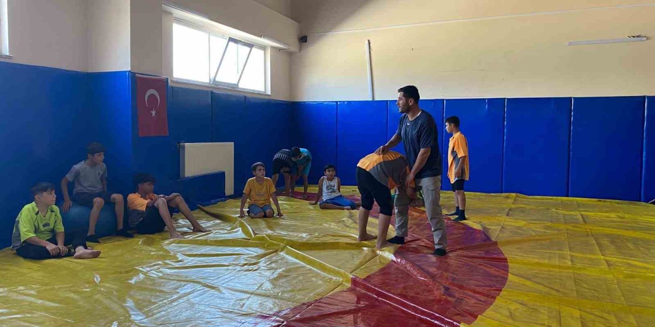 Muş’ta güreş antrenmanları sürüyor
