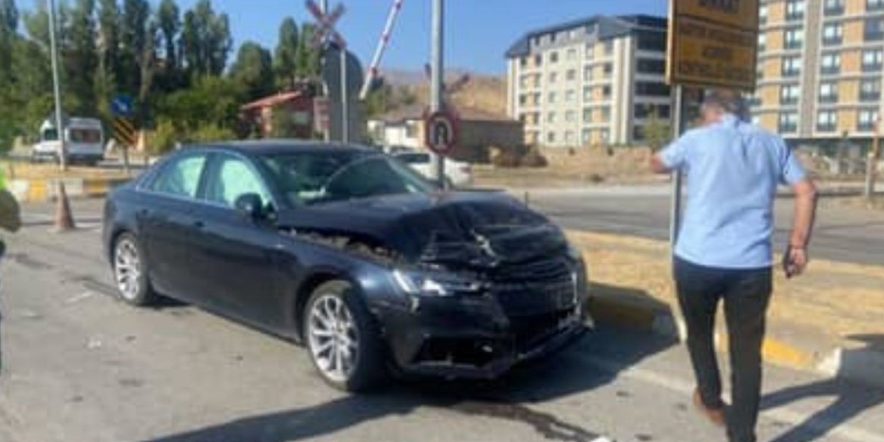 Muş’ta hemzemin geçitte kaza: 2 kişi yaralandı