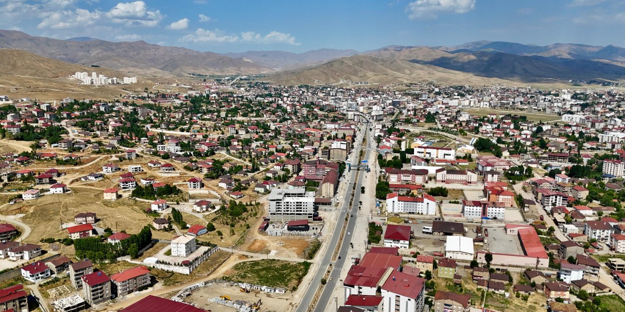 Yüksekova’da 120 öğrenci lisans, 56 öğrenci ön lisans programlarına yerleşti