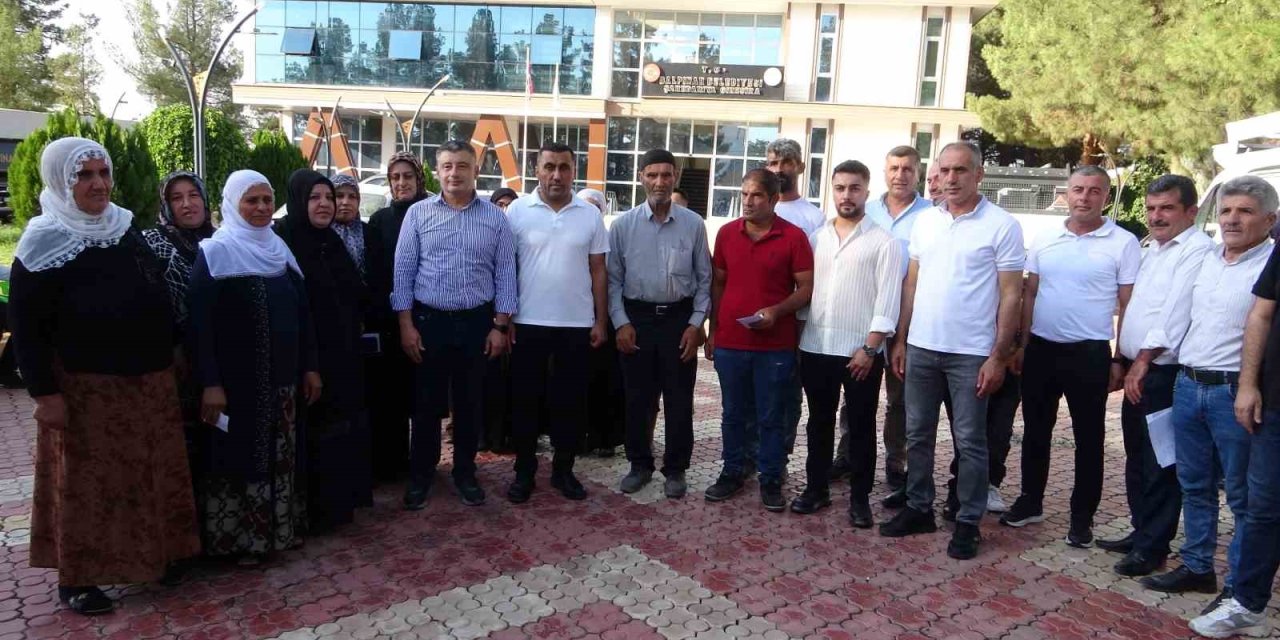 Batmanlı iş insanından örnek davranış: 10 aileye geçimlerini sağlamaları için inek bağışladı