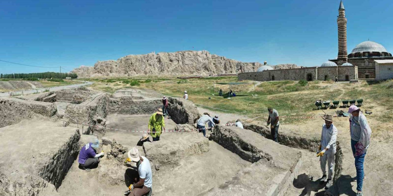Van’da Osmanlı kışlası ortaya çıkarılıyor