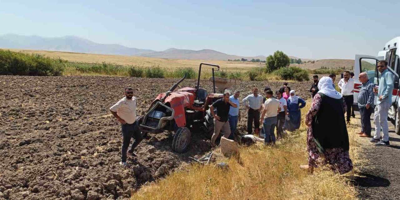 Devrilen traktörün altında kalan genç hayatını kaybetti