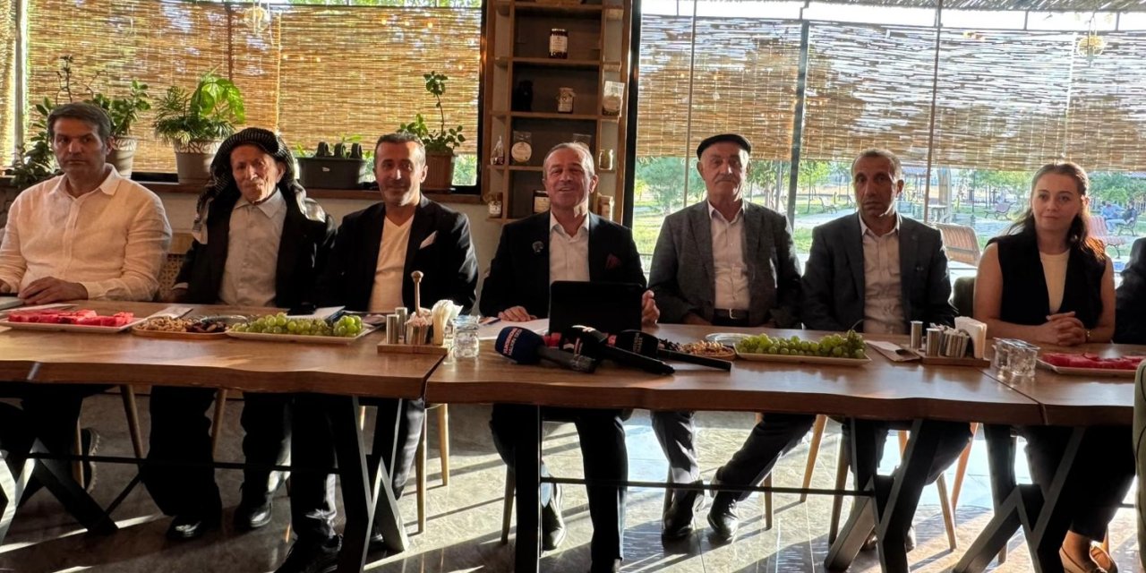 Ak Parti İl Başkanı Kaya, Yüksekova’da STK’larla bir araya geldi